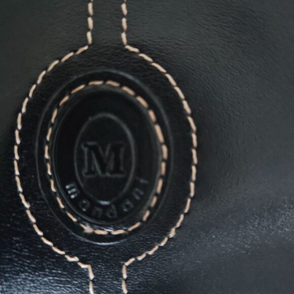 Mondani New York Black Leather Magnetic Closure Shoulder Bag - Picture 7 of 13